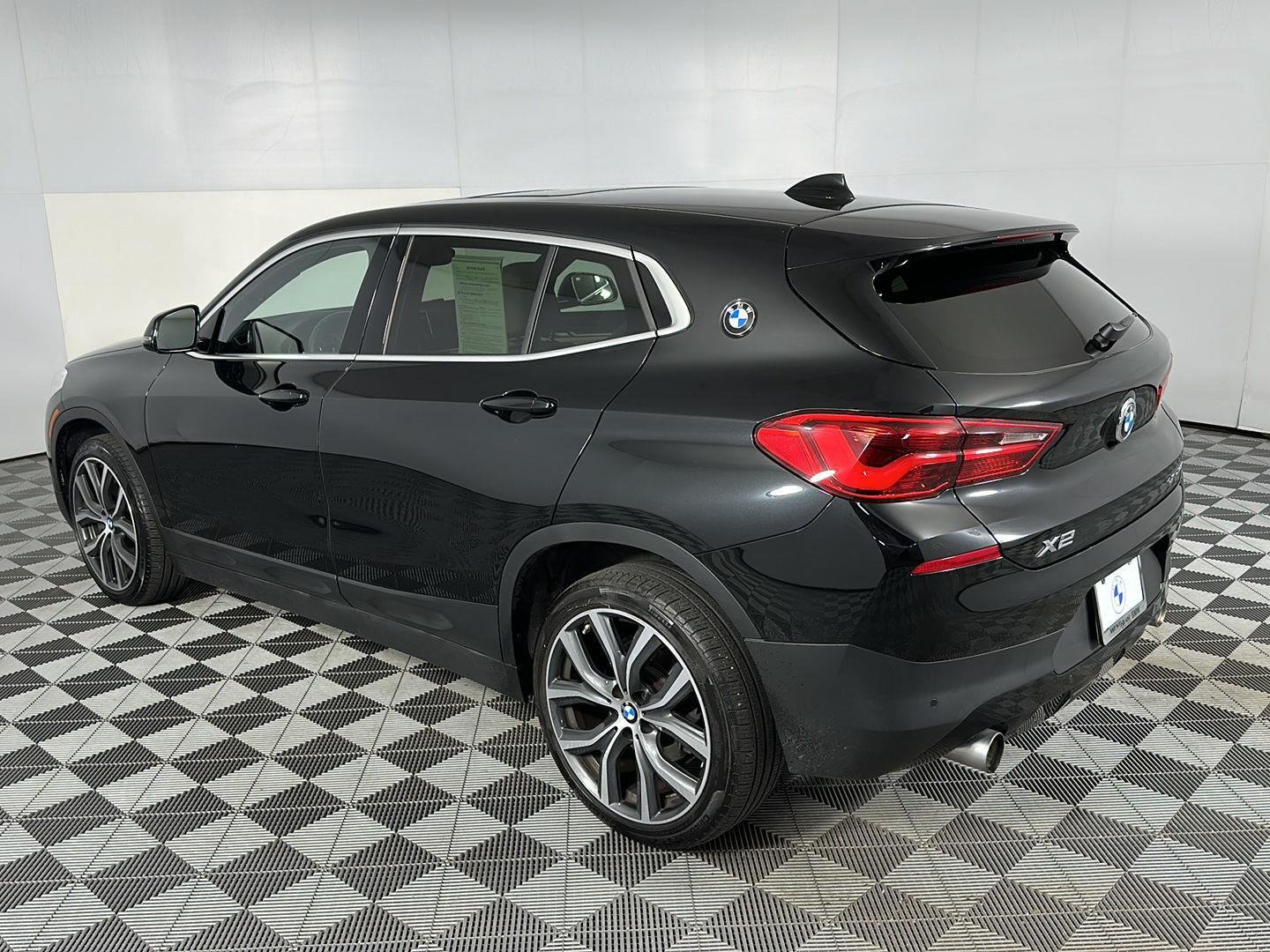 Used 2018 Black Sapphire Metallic BMW xDrive28i image 26