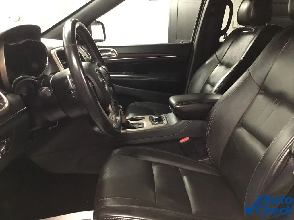 Used 2016 Silver Jeep Limited image 25