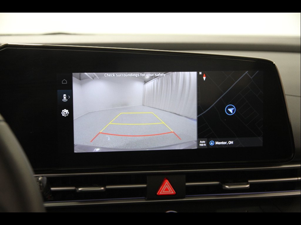 2025 Hyundai Elantra Limited - Photo 13