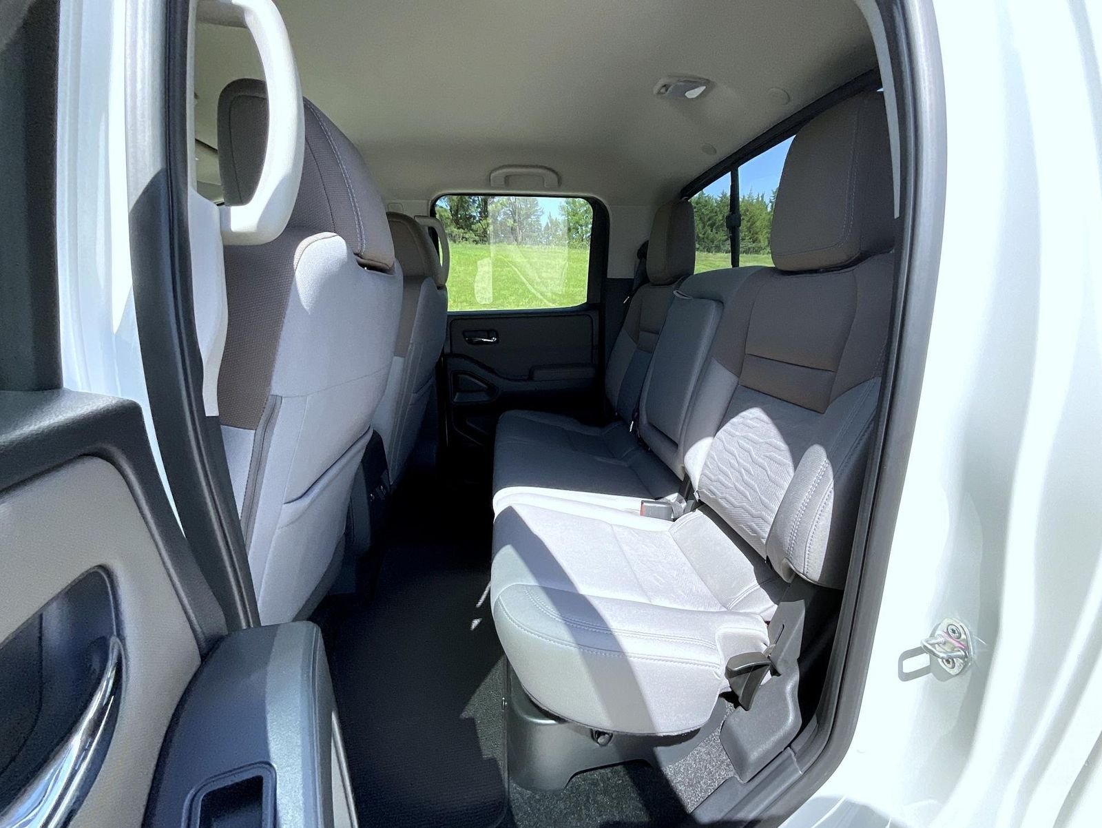 Used 2022 White Nissan SV image 20