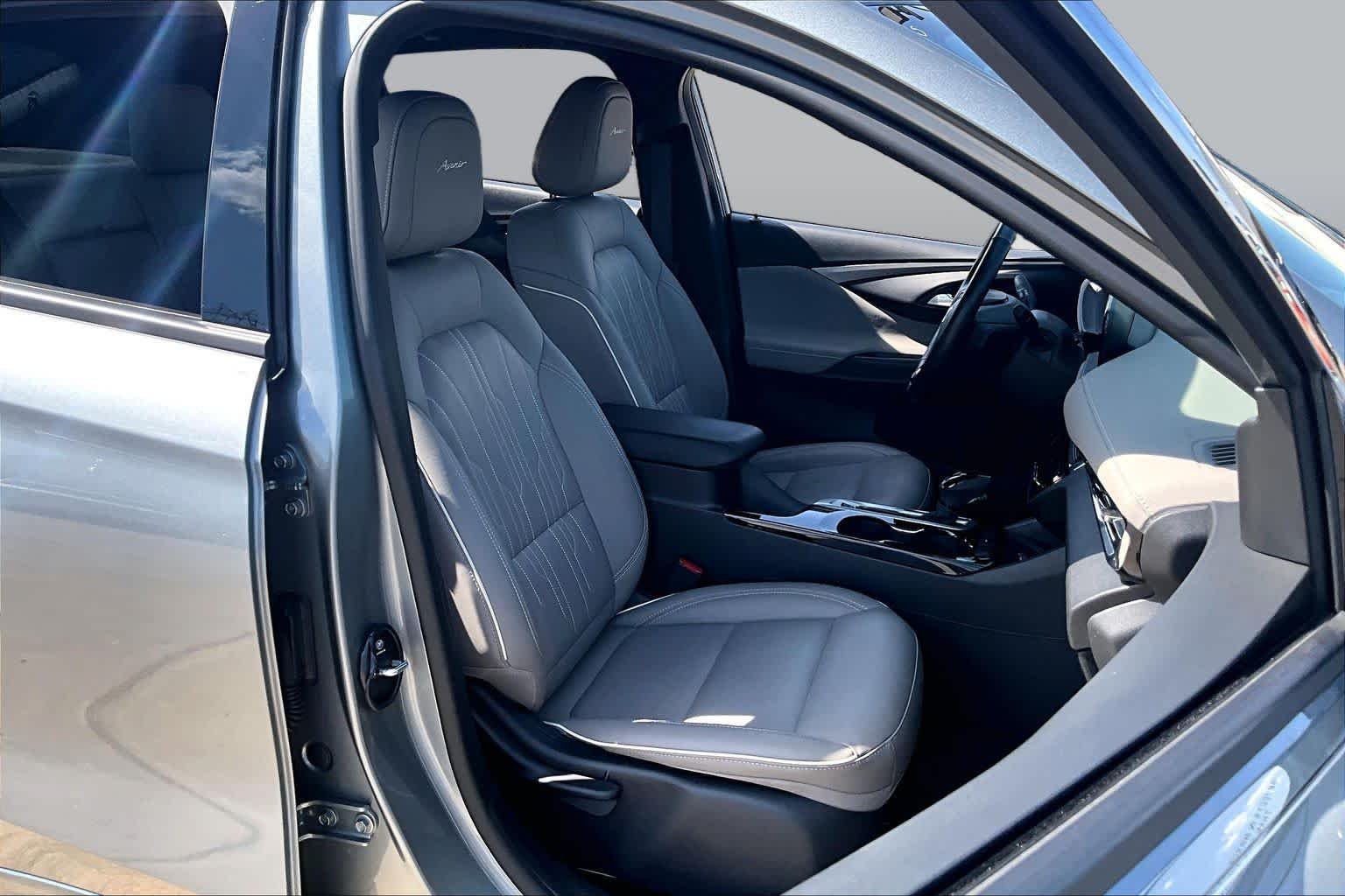 Used 2025 Moonstone Gray Metallic Buick Avenir image 9