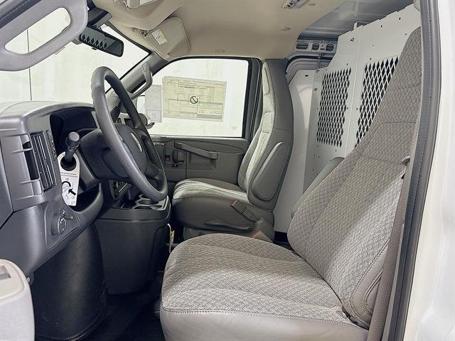 2025 GMC Savana Cargo Work Van - Photo 18
