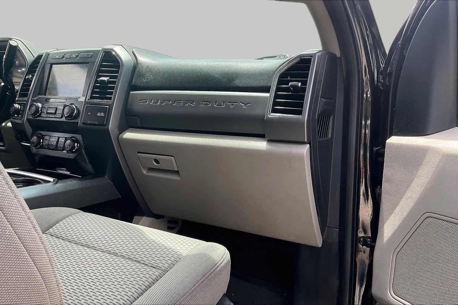 Used 2019 Agate Black Metallic Ford XLT image 18