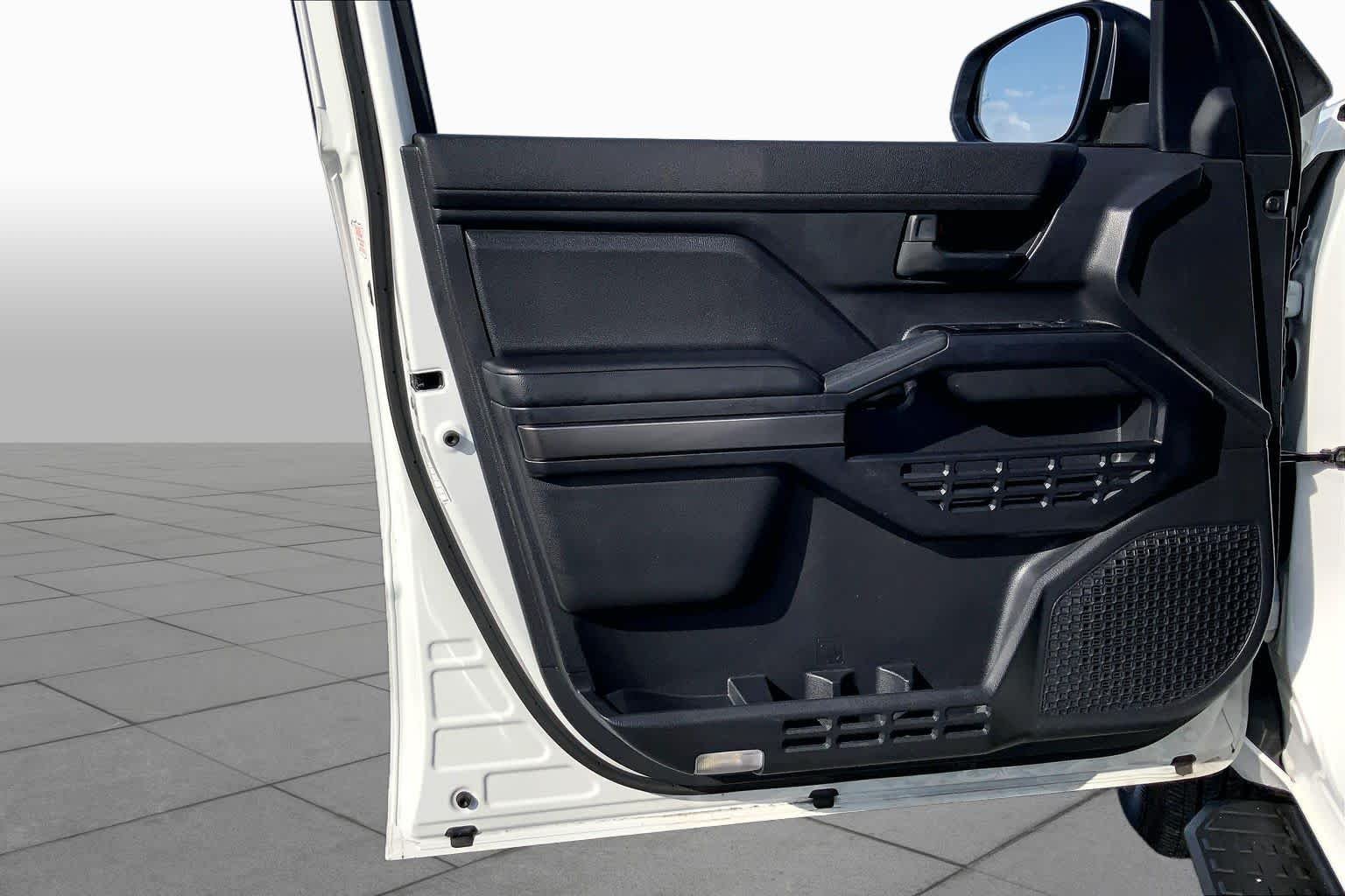 Used 2025 Ice Cap Toyota SR5 image 21