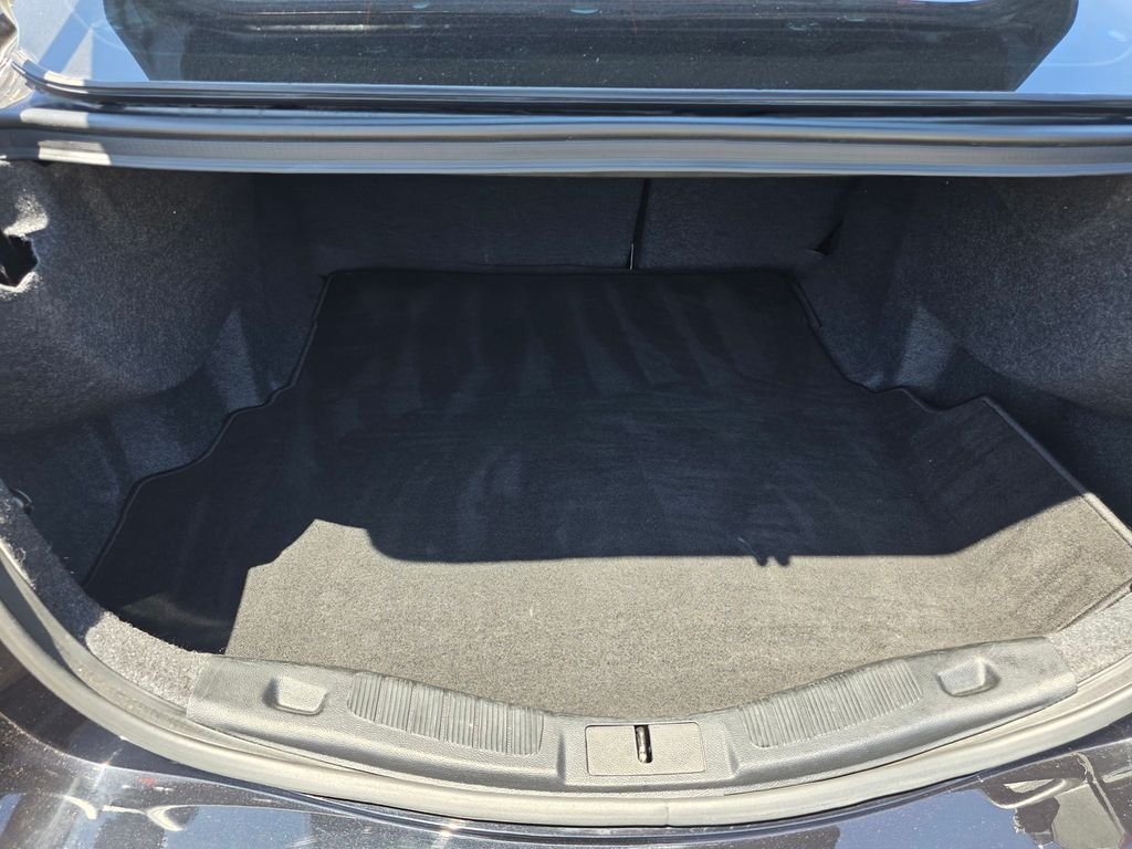 Used 2020 Black Ford SE image 19