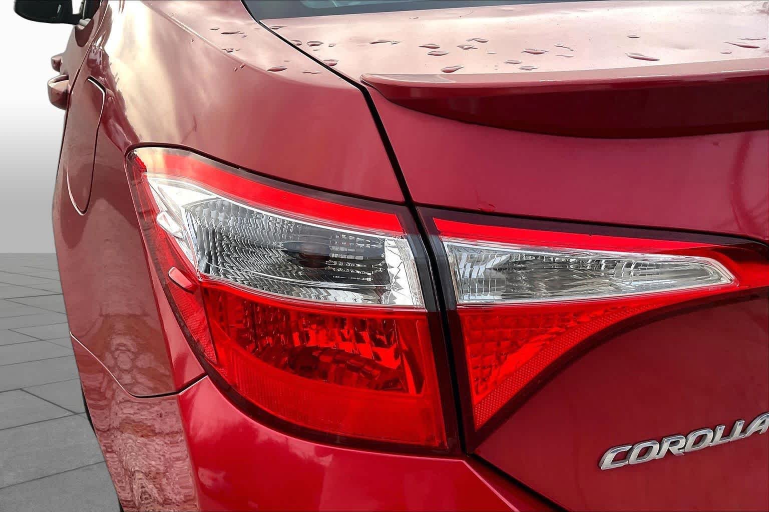 Used 2015 Barcelona Red Metallic Toyota S Plus image 28