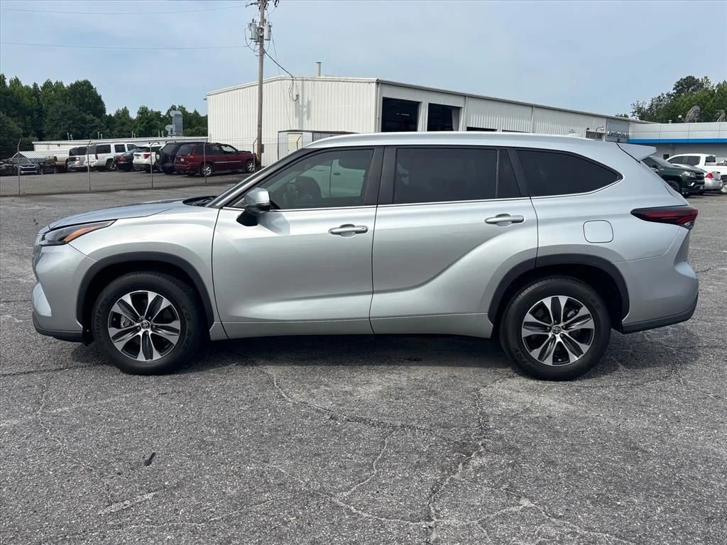 Used 2024 Silver Toyota XLE image 23