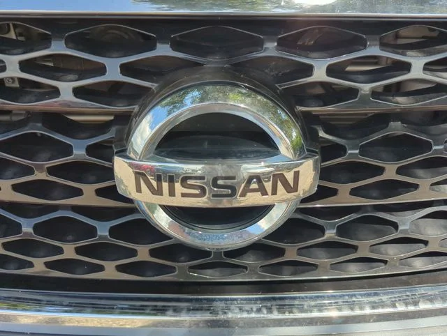 Used 2019 Gray Nissan SL image 5