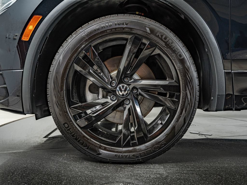 Used 2023 Deep Black Pearl Volkswagen 2.0T SE R-Line Black image 10