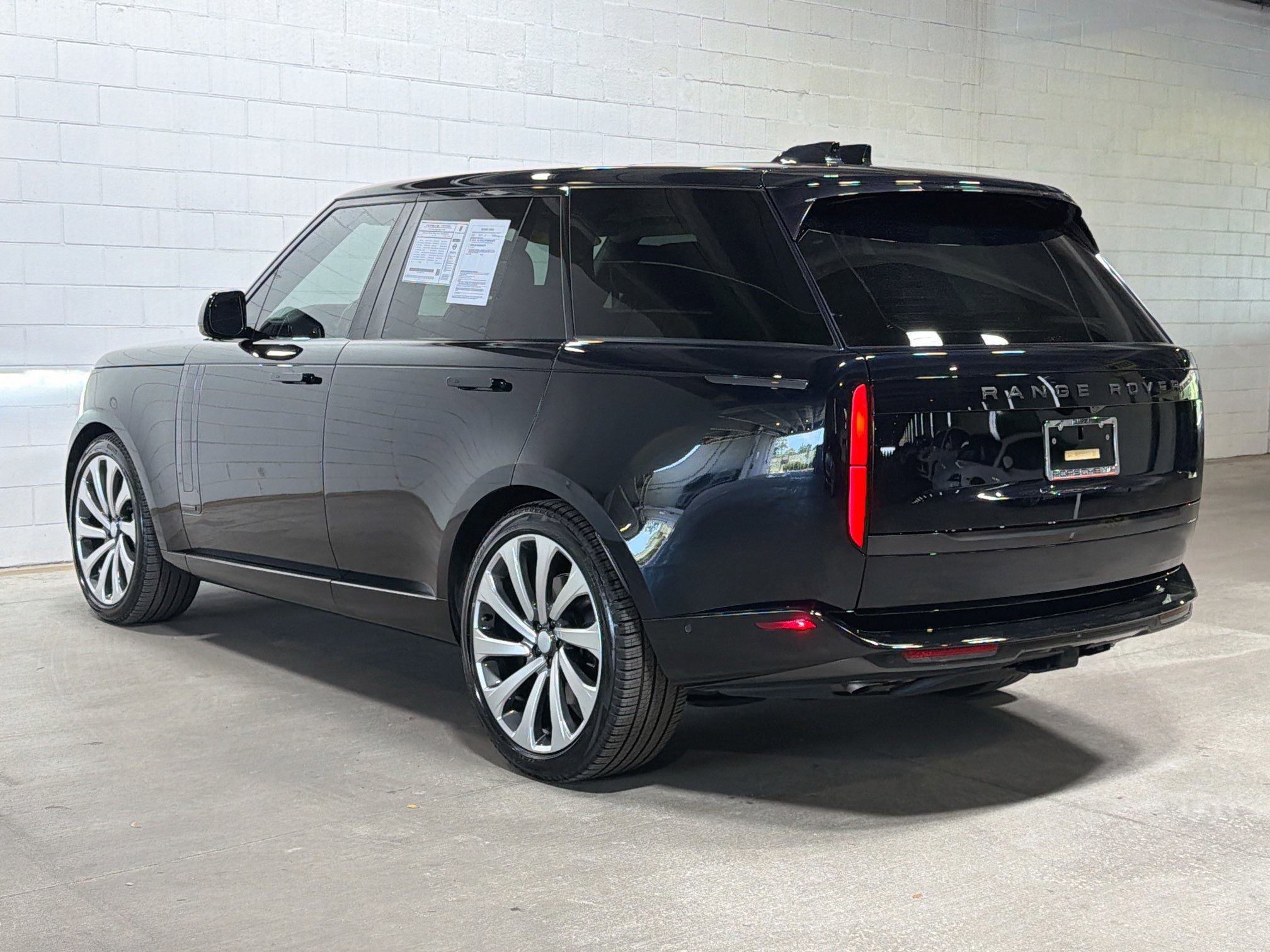 Used 2024 Ligurian Black SV Bespoke Ultra Metallic Sat Land Rover Autobiography image 3