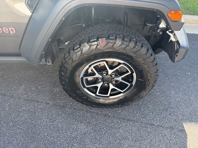 Used 2025 Gray Jeep Rubicon image 10