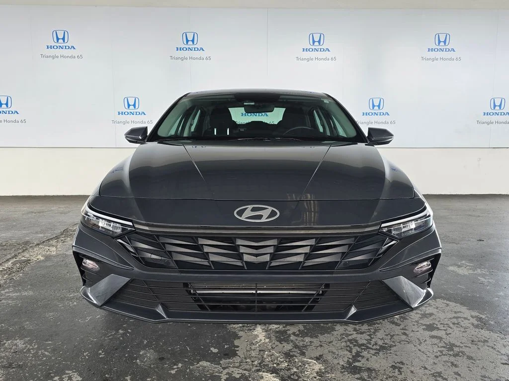 Used 2025  Hyundai SE image 35