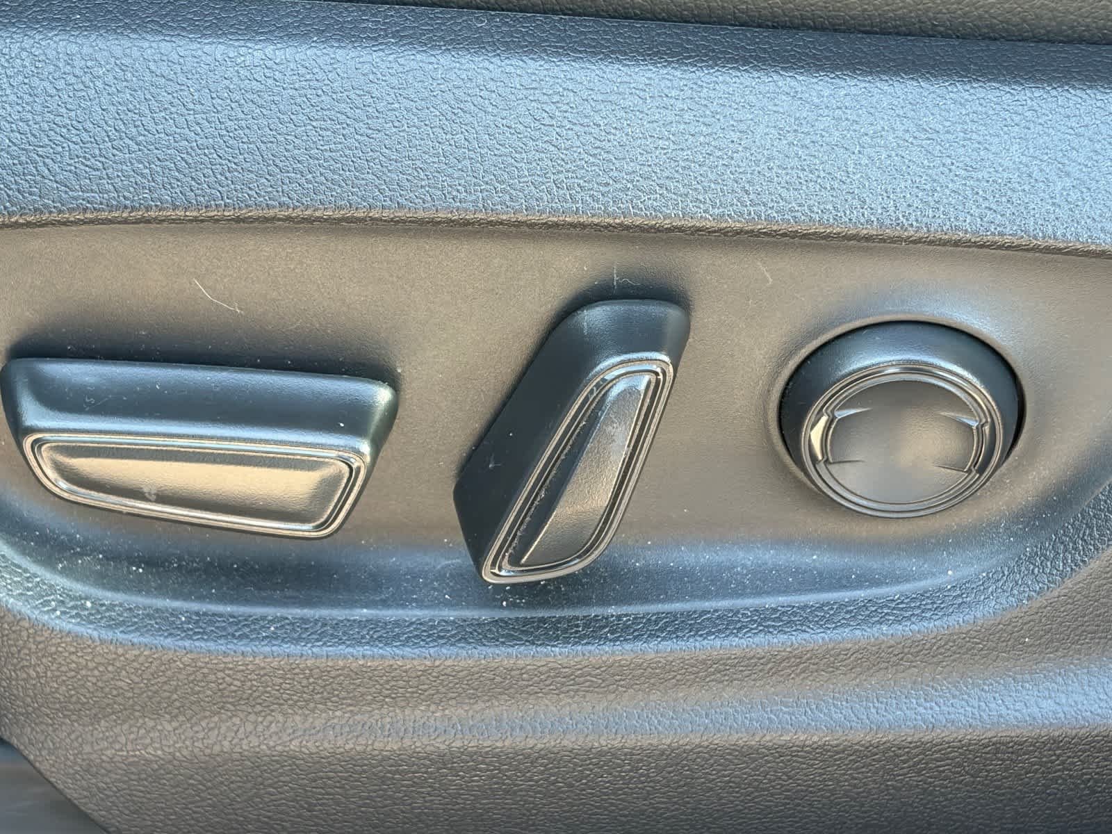 Used 2025 Wind Chill Pearl Toyota XLE image 9