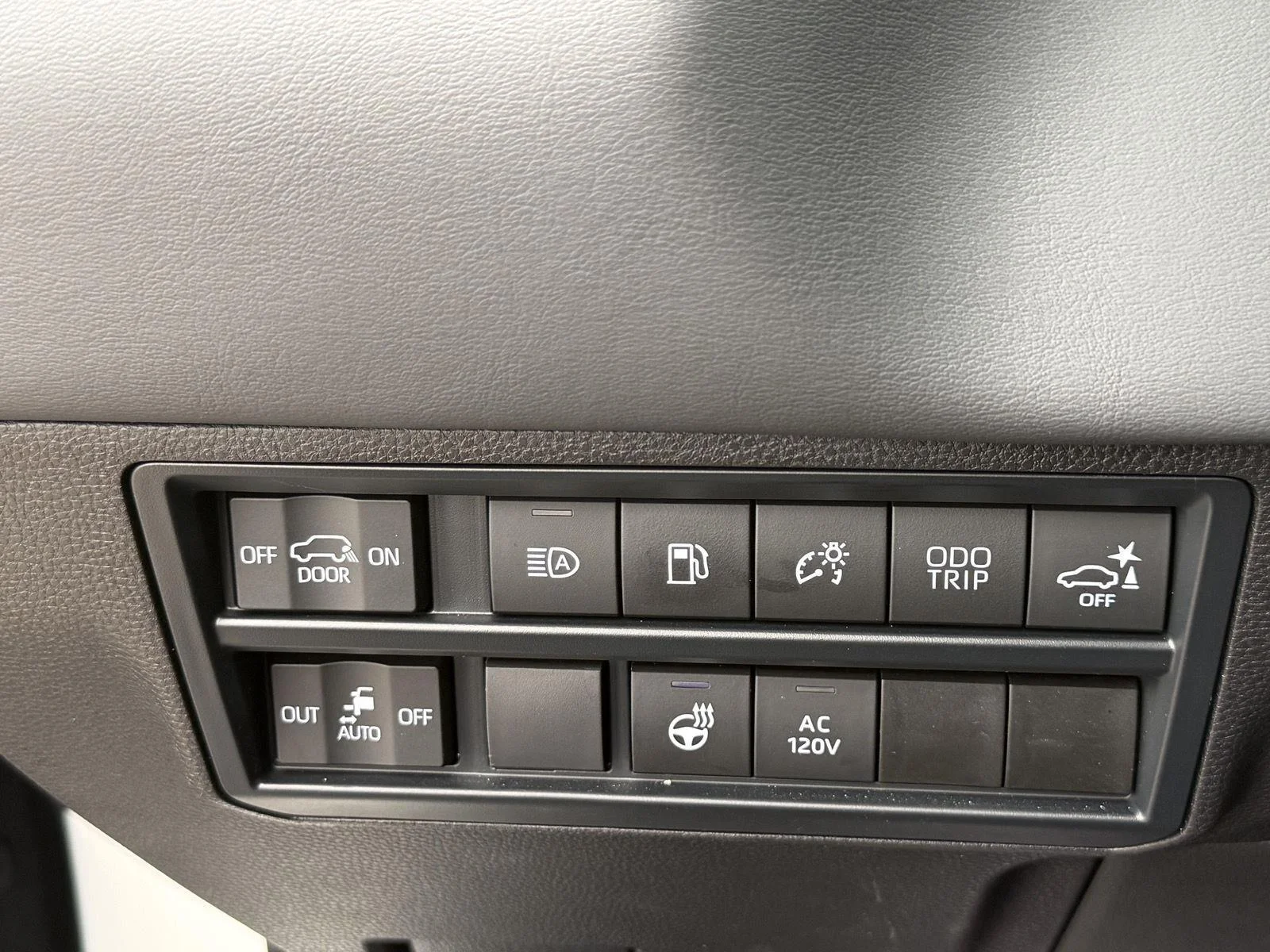 Used 2024 Wind Chill Pearl Toyota Platinum image 30