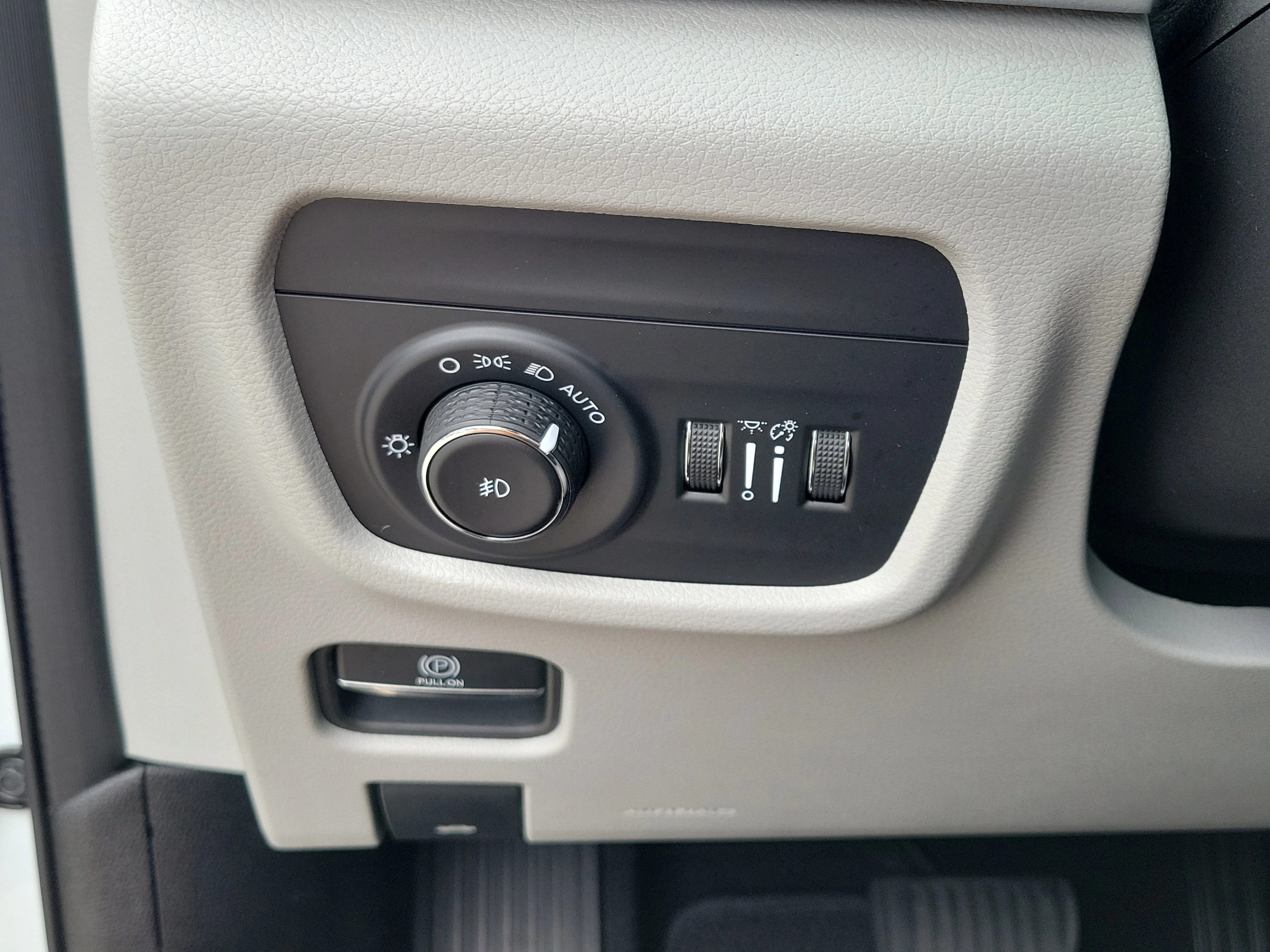 Used 2023 Bright White Clearcoat Jeep Summit image 27