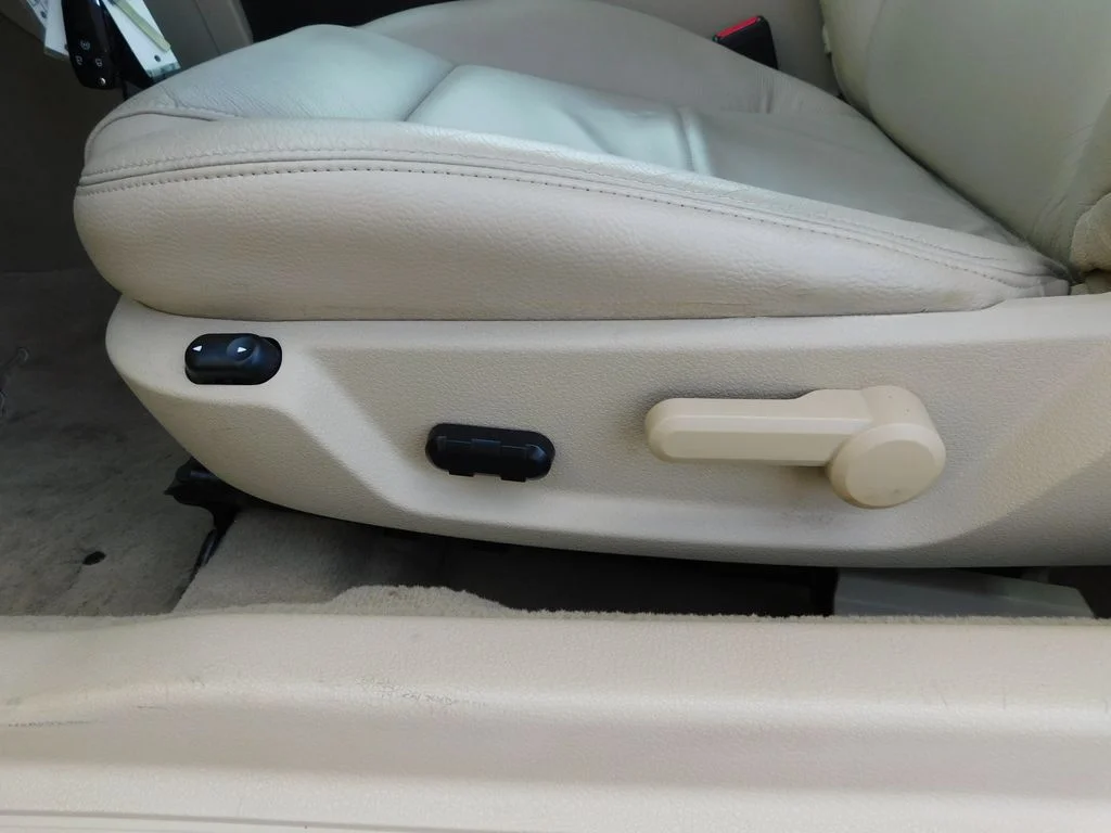Used 2008 Black Ford V6 Premium image 13