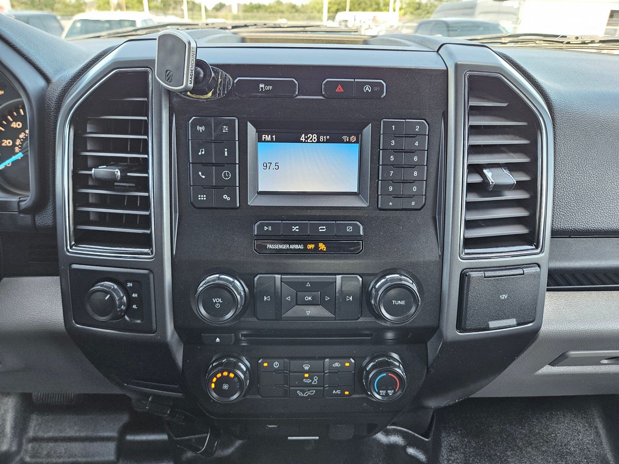 Used 2018 Shadow Black Ford XLT image 21