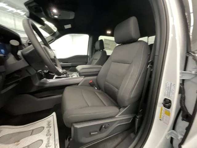 New 2026 Oxford White Ford XLT image 11