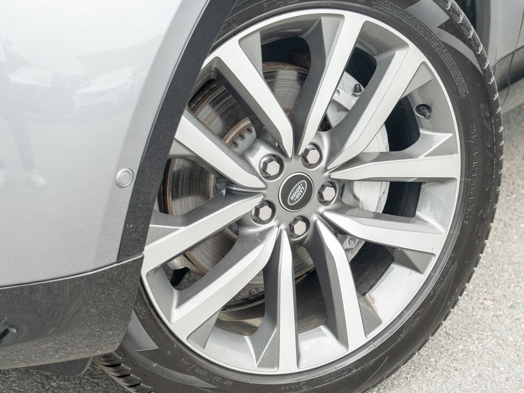 Used 2025 Gray Land Rover Dynamic SE image 9