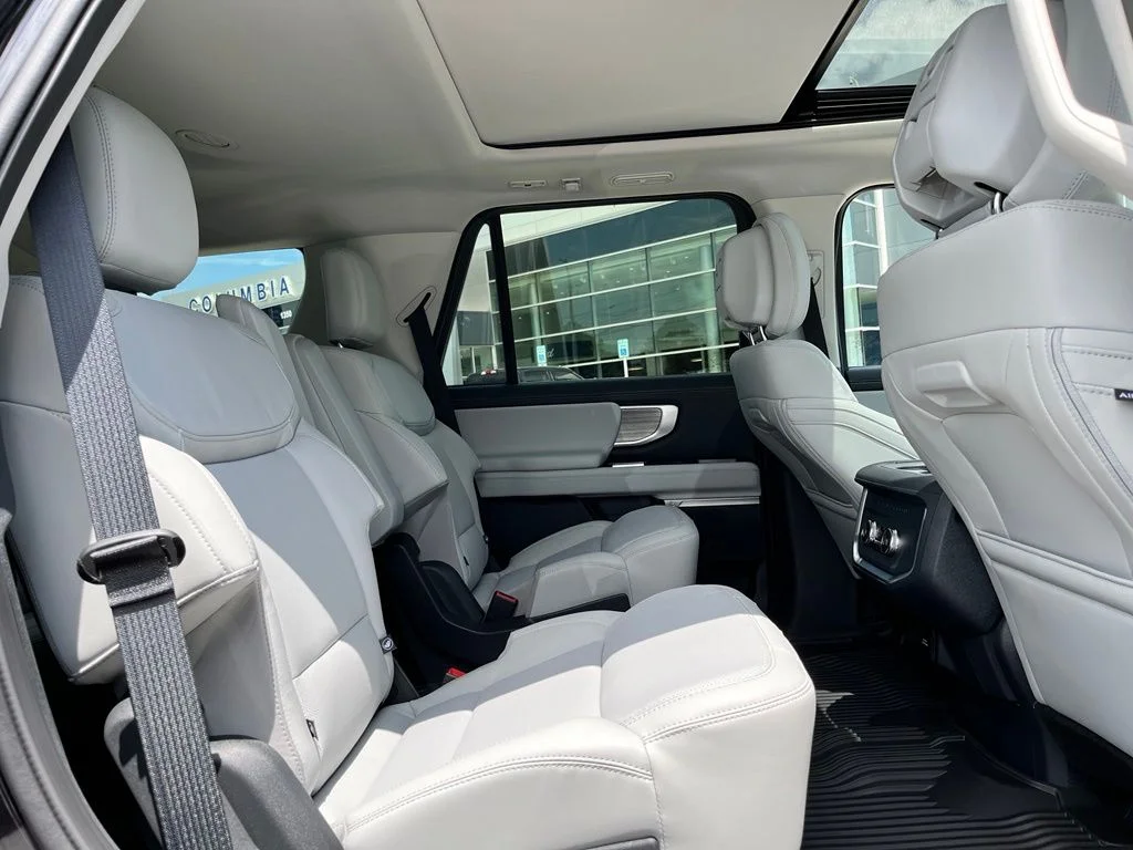New 2027 Black Ford Platinum image 9