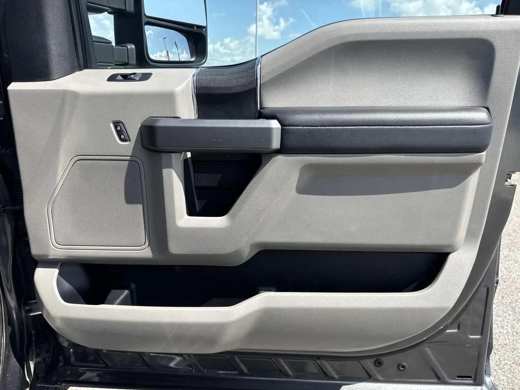 Certified Used 2020 Magnetic Metallic Ford XLT image 13