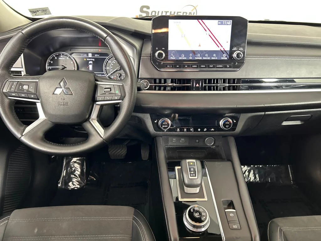 Used 2024 Silver Mitsubishi SE image 17