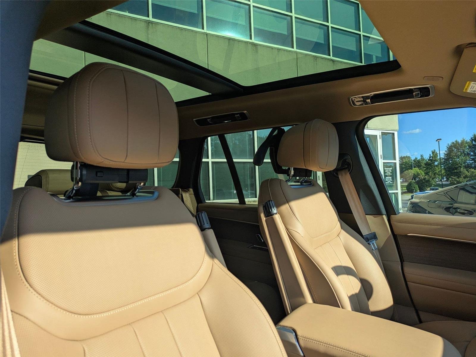 New 2026 Velocity Blue Land Rover SE image 36