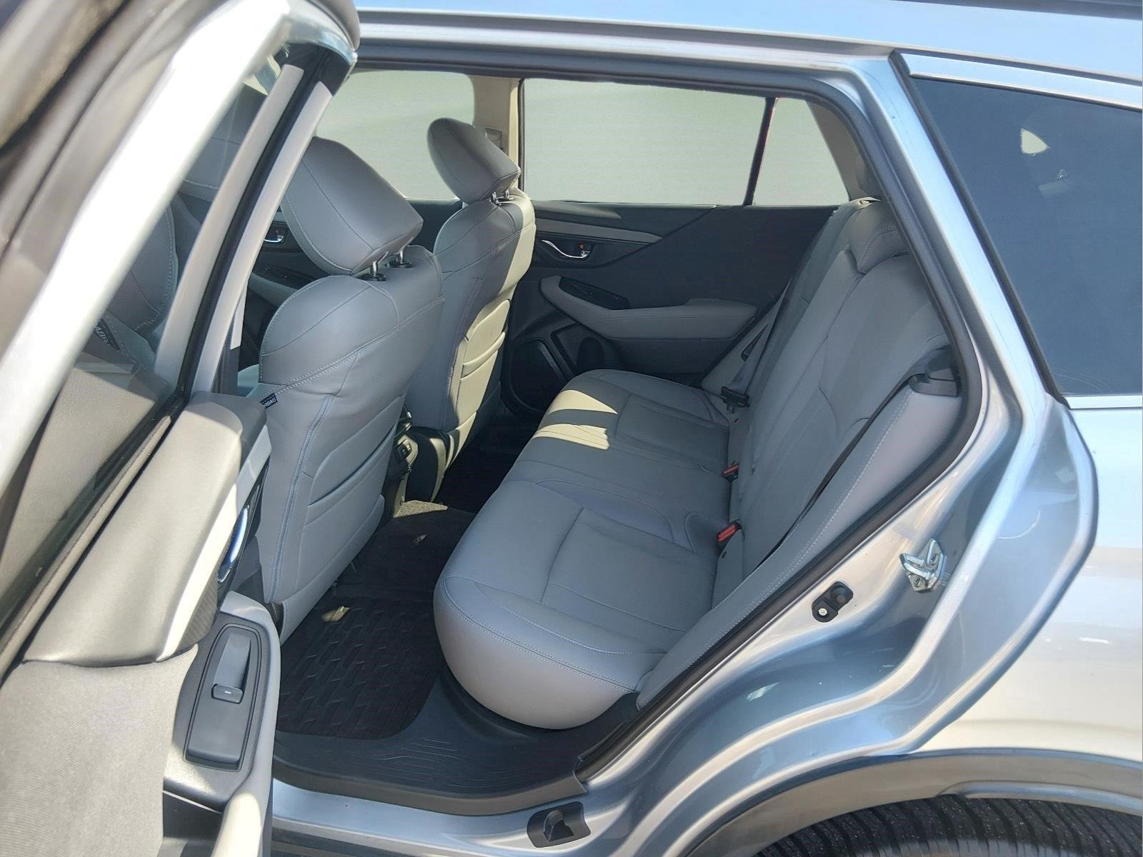 Used 2021 Ice Silver Metallic Subaru Premium image 19