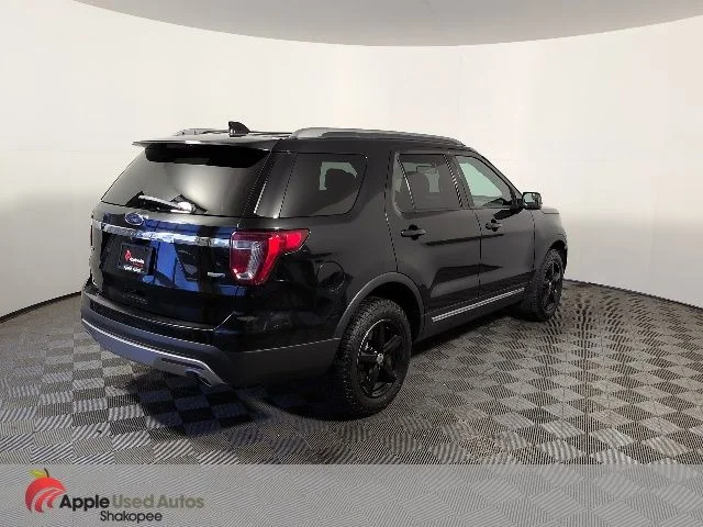 Used 2016 Black Ford XLT image 5