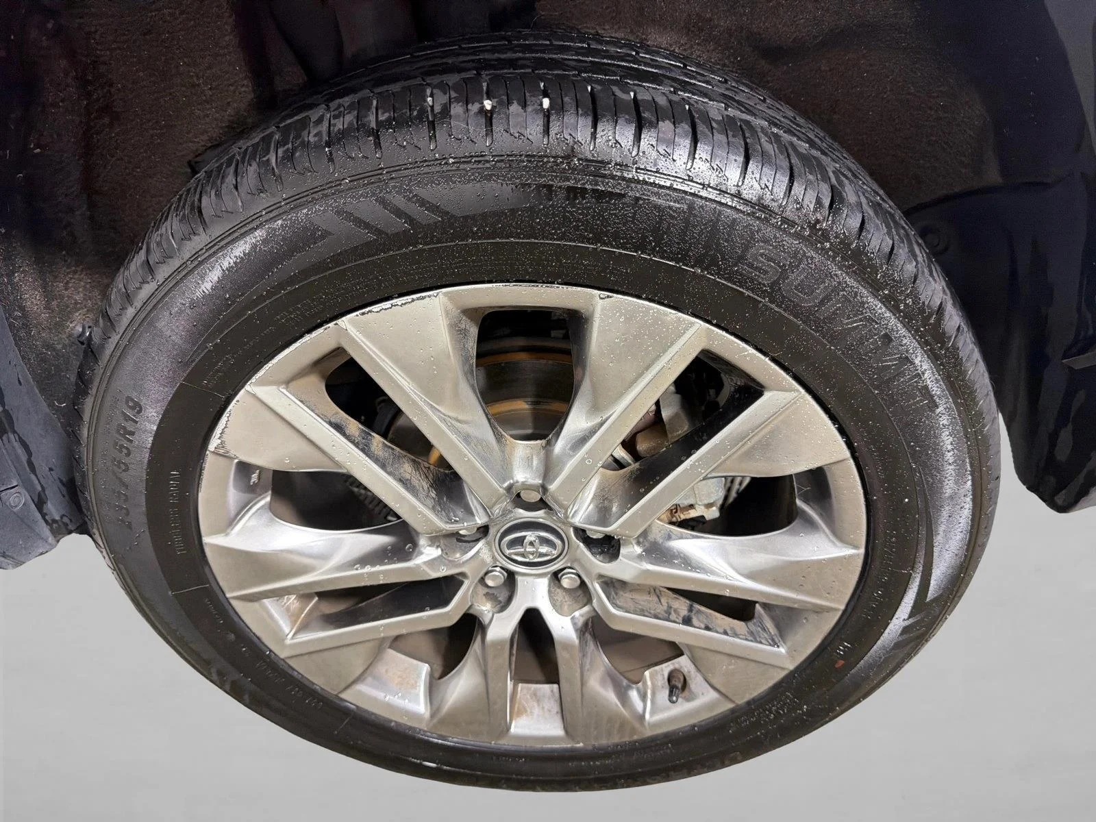 Used 2020 White Toyota XLE Premium image 21