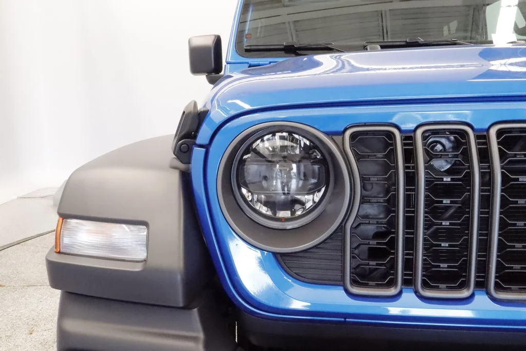 New 2026 Hydro Blue Pearl-Coat Exterior Paint Jeep Sport S image 3