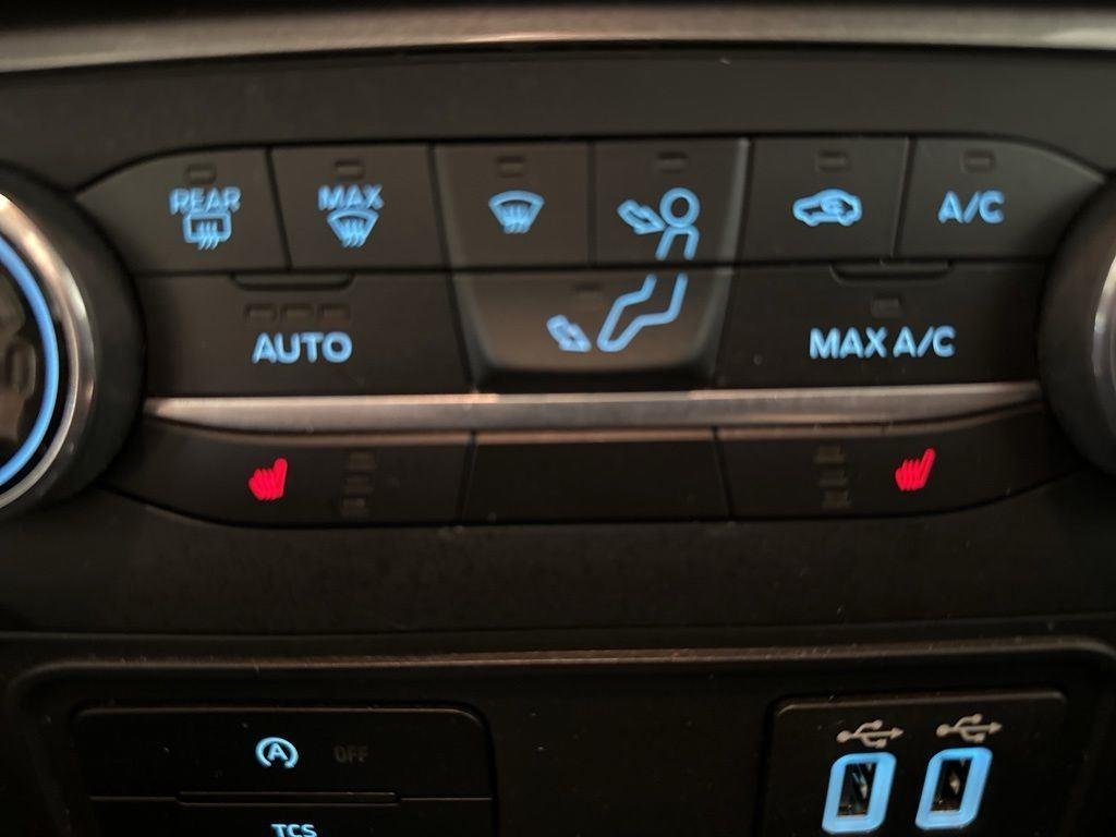Used 2022 Shadow Black Ford SE image 20