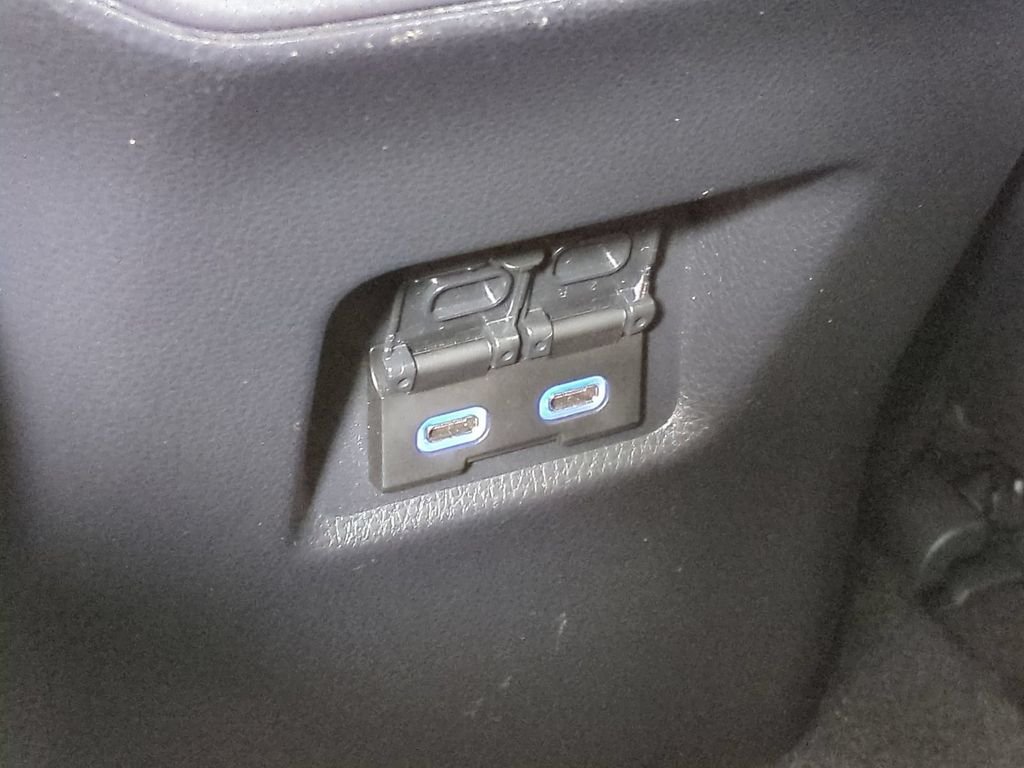 2022 Toyota RAV4 Limited - Photo 17