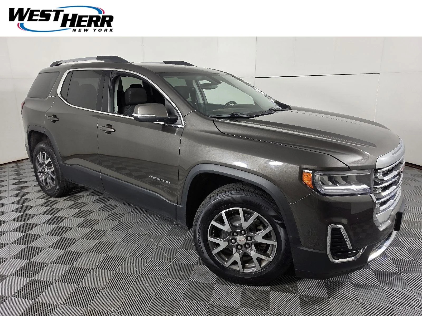 Used 2020 Smokey Quartz Metallic GMC SLE image 1