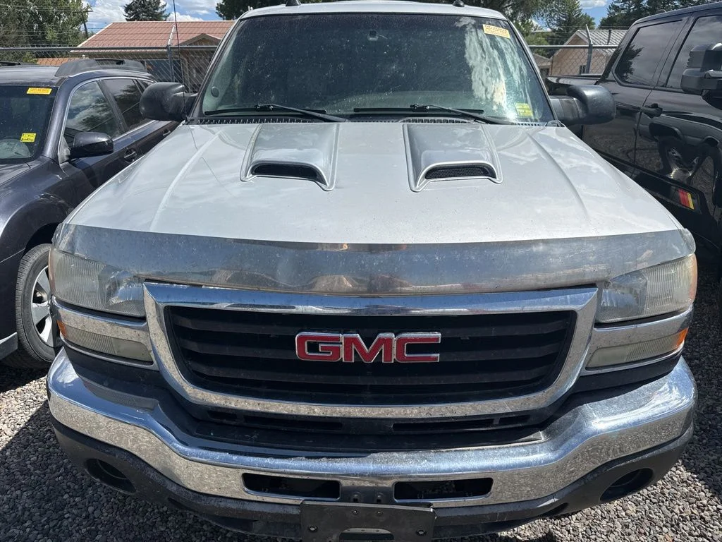 Used 2005 Special Paint GMC SLT image 5