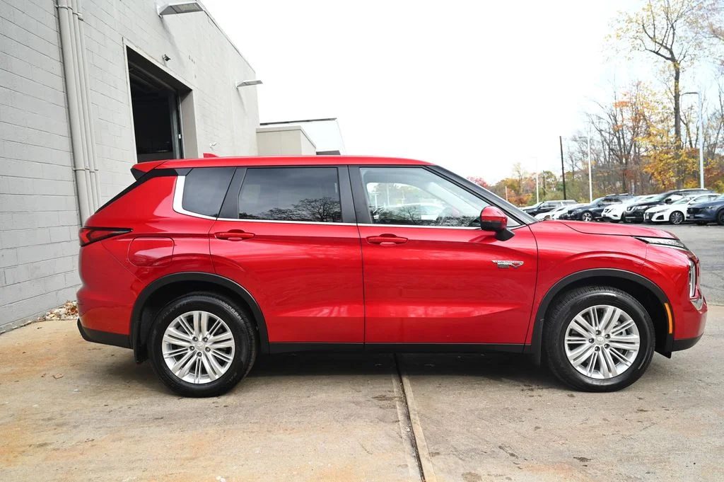 Used 2024 Red Mitsubishi ES image 12