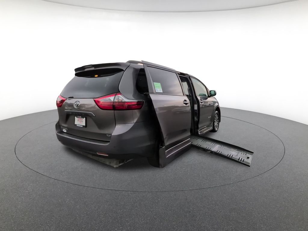 Used 2020 Gray Toyota XLE Premium image 2