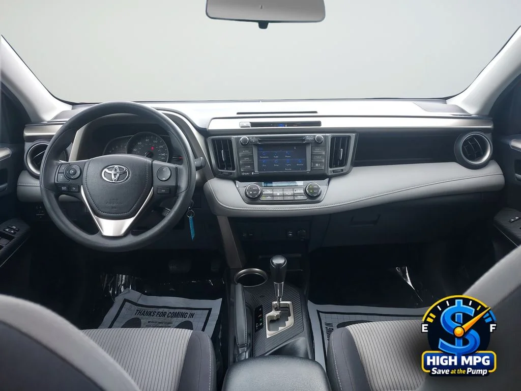 Used 2014 Red Toyota XLE image 27