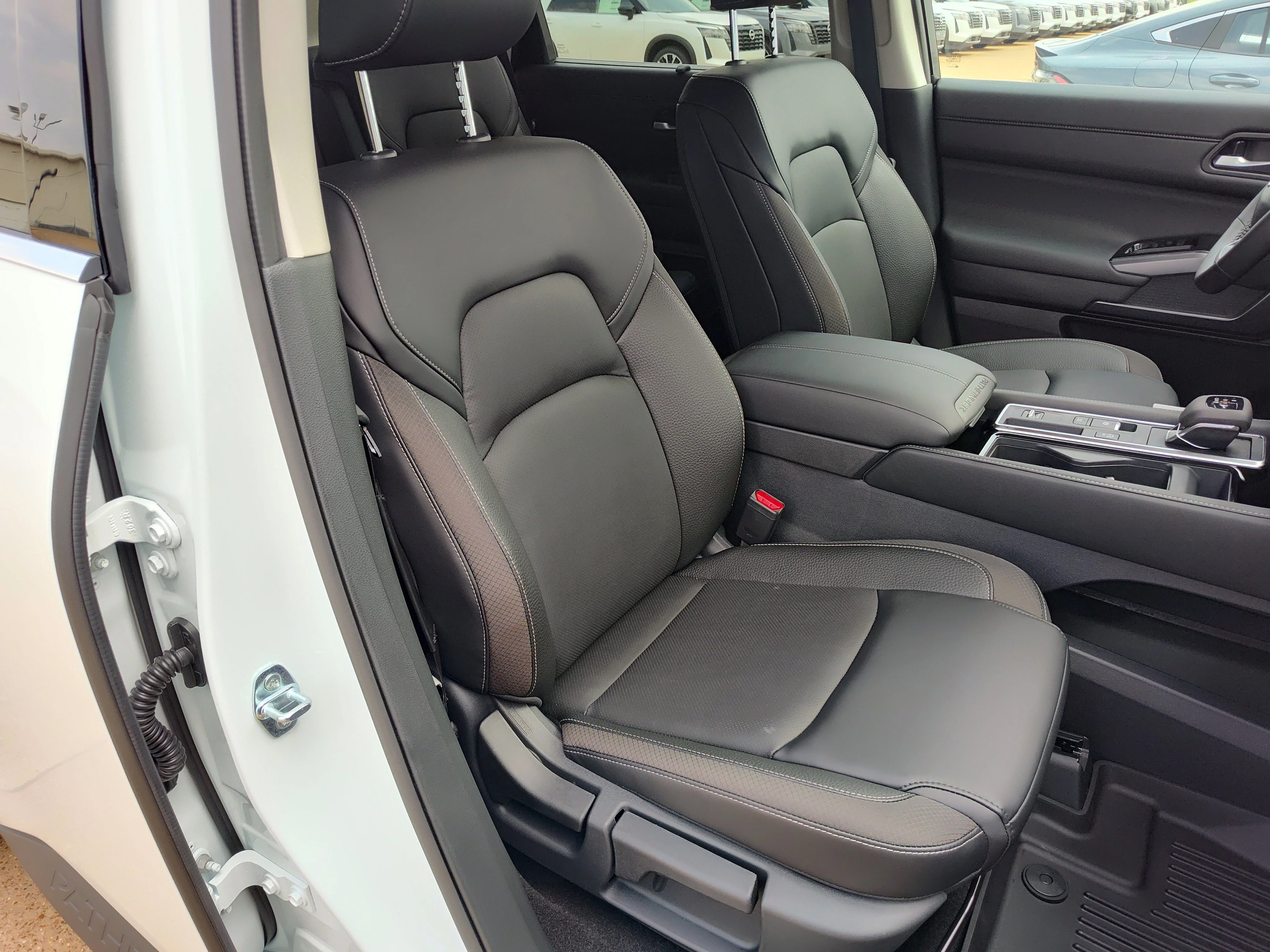 New 2026 Everest White Pearl TriCoat Nissan SL image 12