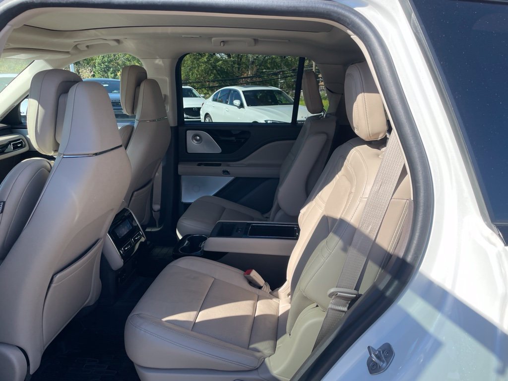 Used 2023 White Lincoln Reserve image 7
