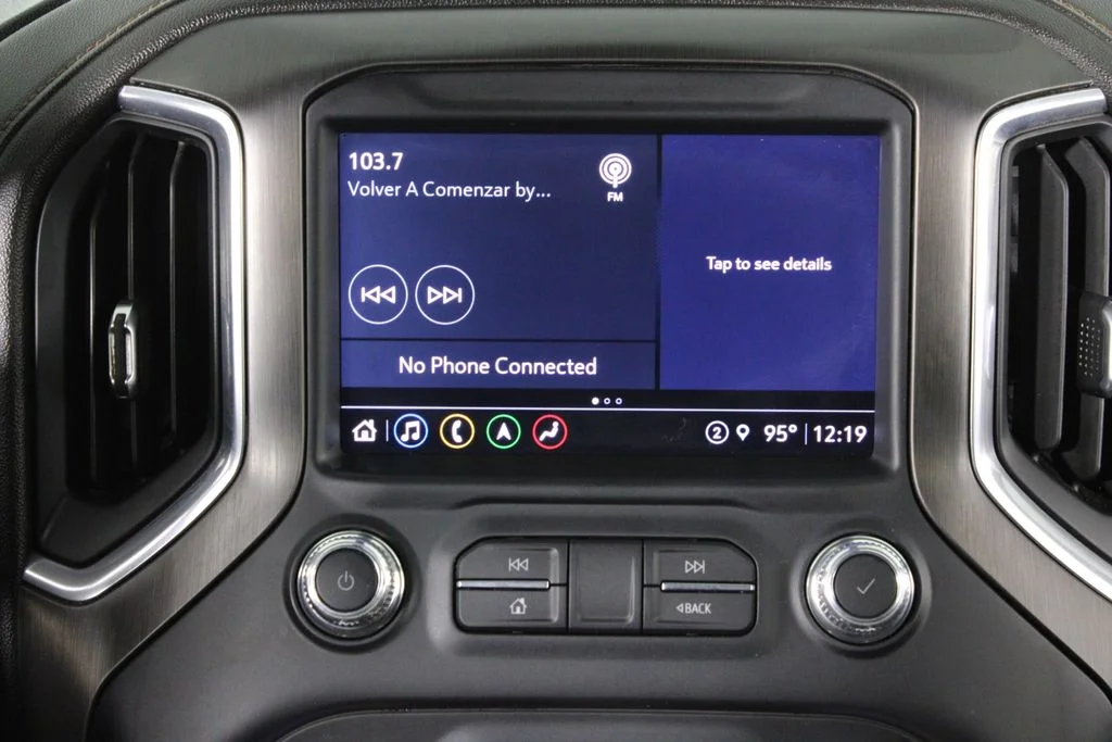 Used 2022 White GMC AT4 image 8