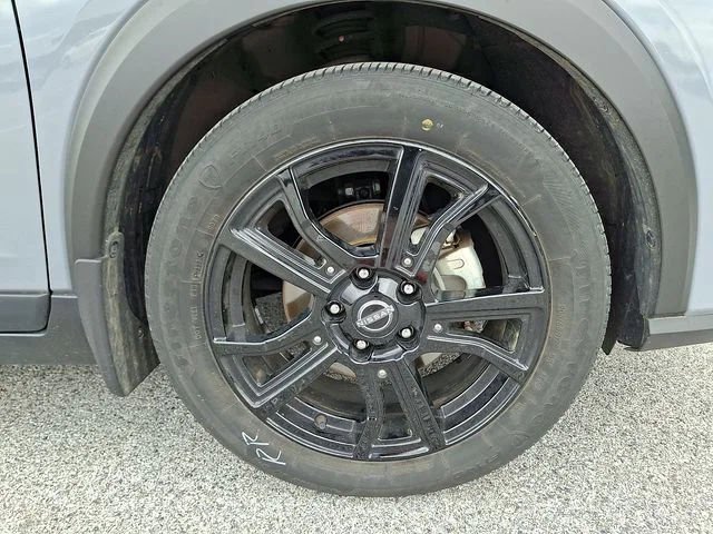 Used 2023 Gray Nissan SR image 10