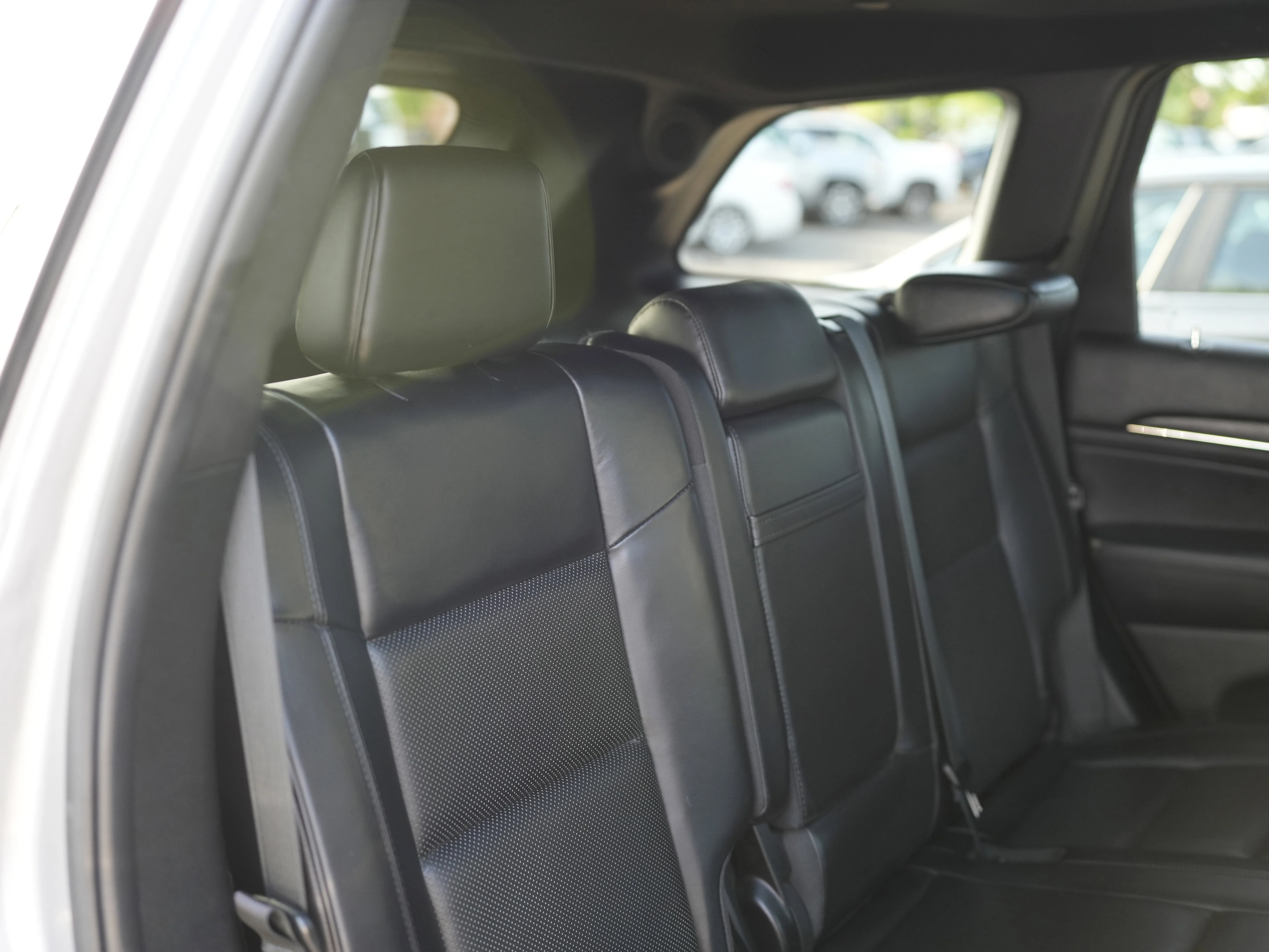 Used 2018 Billet Silver Metallic Clearcoat Jeep High Altitude image 25