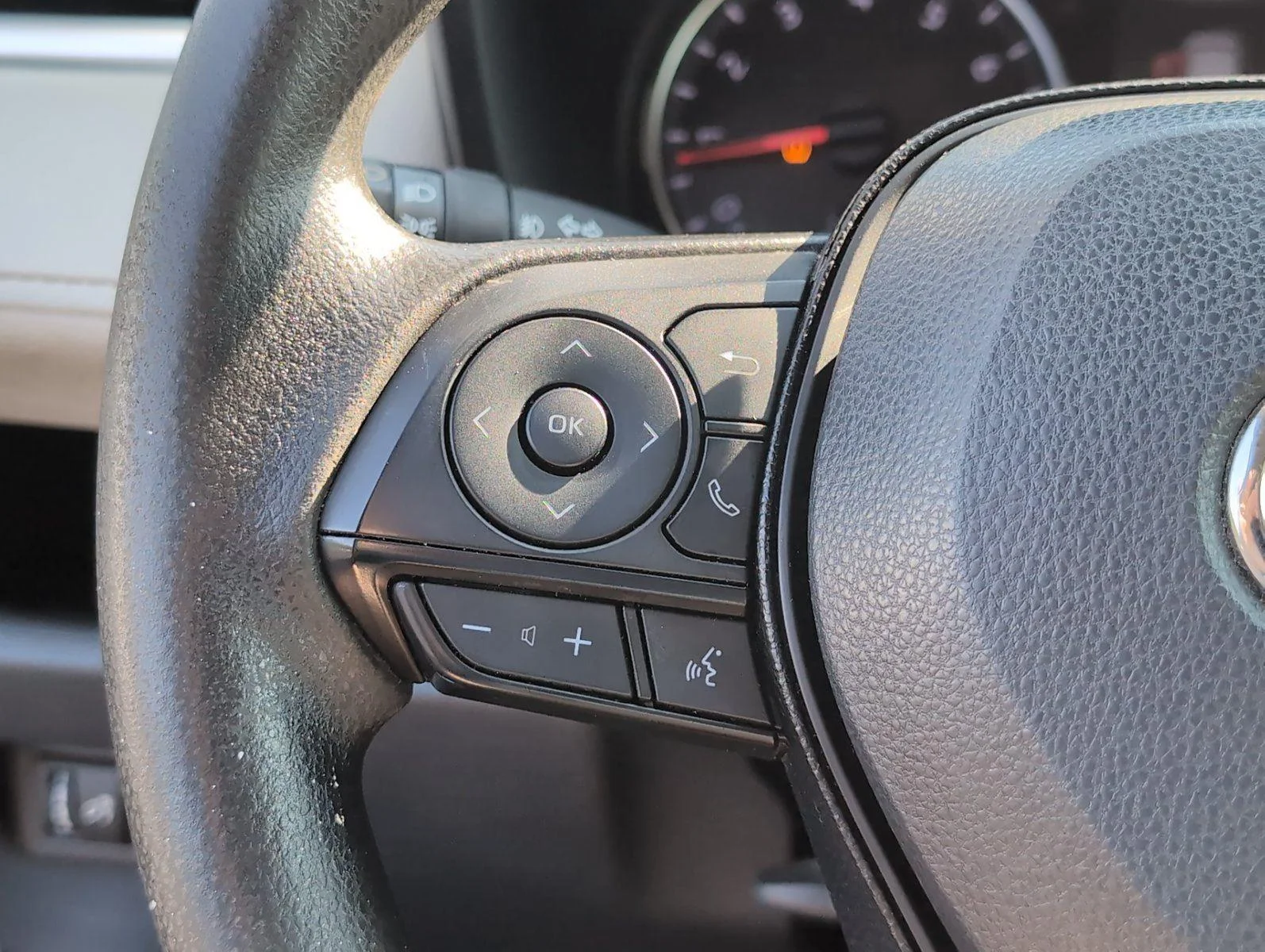 Used 2020 Silver Sky Metallic Toyota XLE image 31