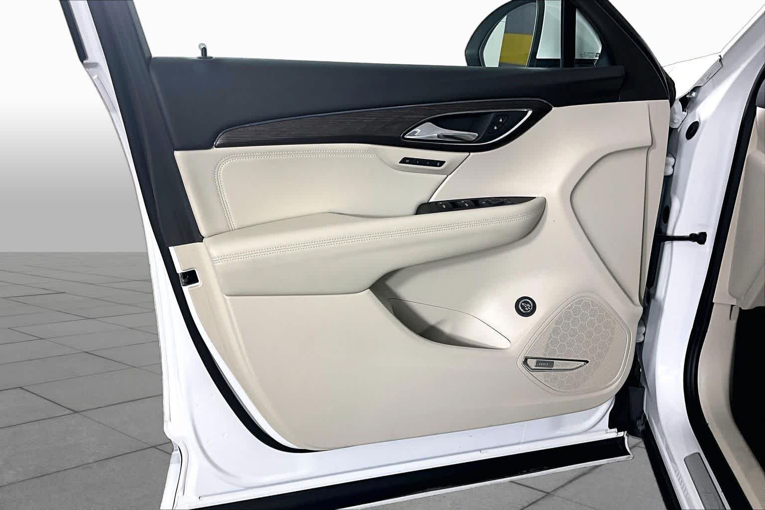 Used 2023 White Frost Tricoat Buick Avenir image 21