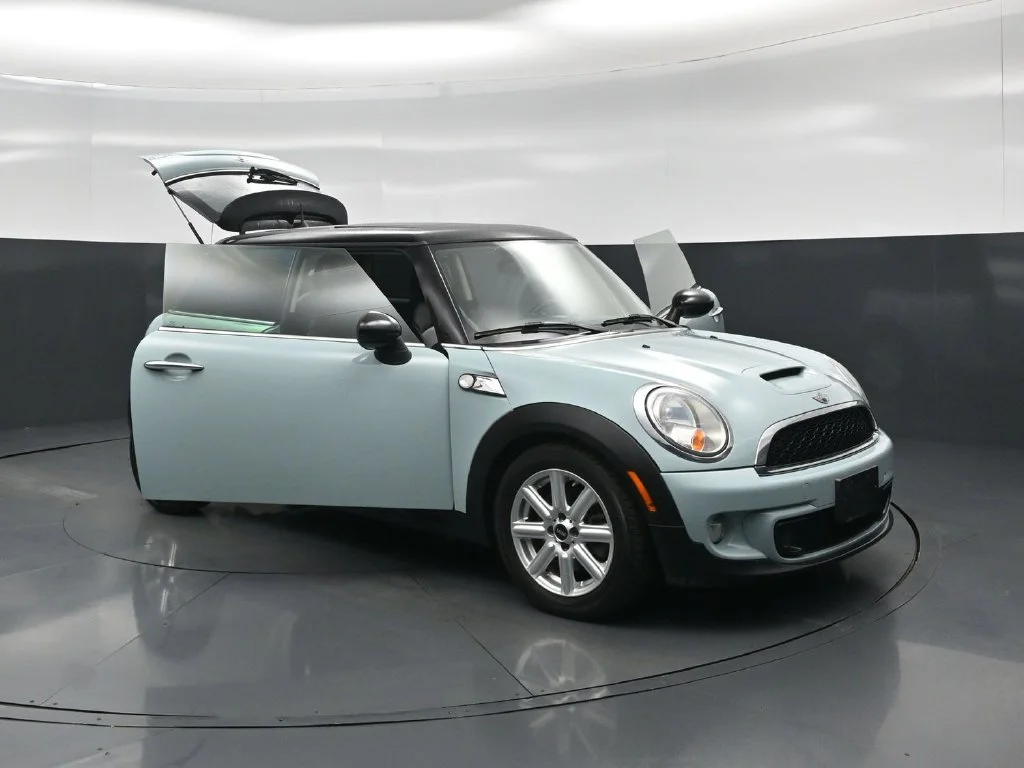 Used 2013 Blue MINI Base image 29
