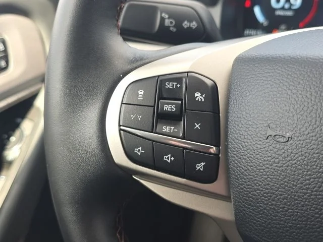 Used 2025 Gray Ford Active image 37