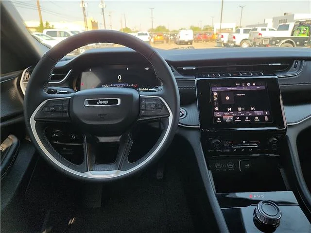 Used 2025 Silver Jeep Laredo 4x4 image 12