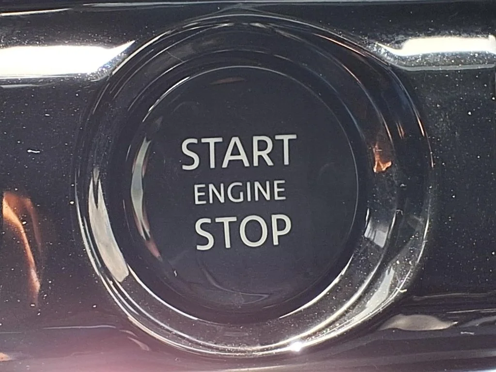 Used 2025 White Nissan Platinum image 9