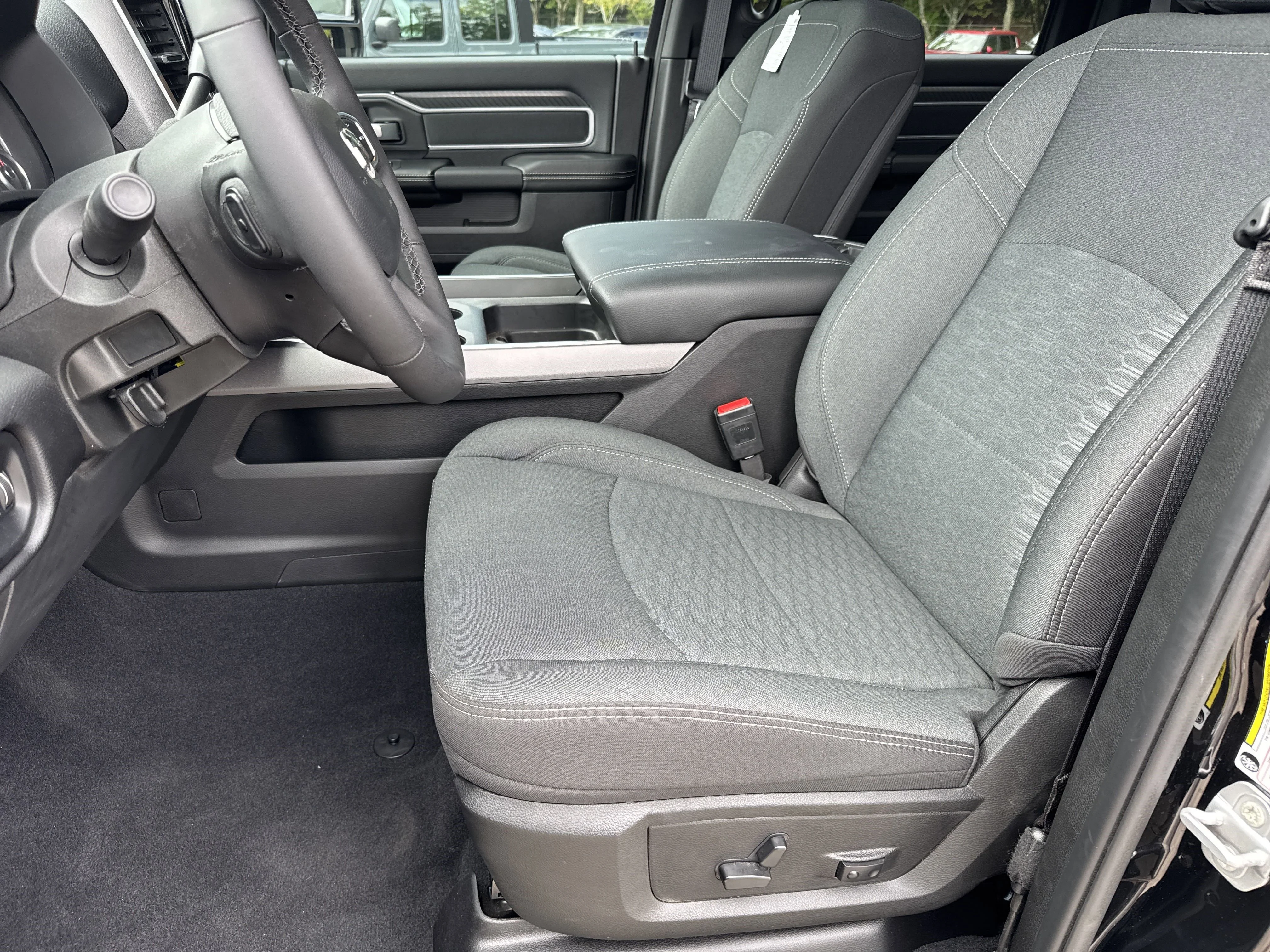 2025 RAM 2500 Big Horn - Photo 9
